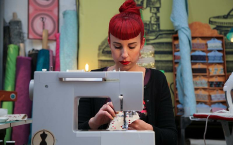 [INTERVIEW] Cousu Main Saison 3 : rencontre avec Julie Tramois, responsable dans une boutique de collants