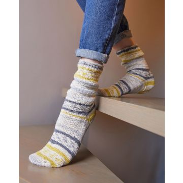 Chaussettes avec un dégradé jaune-bleu #07 | Burda Mailles n°22 - 2023