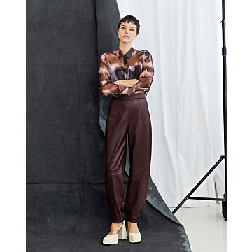 Pantalon en cuir synthétique n°113 | Burda Style 01/25