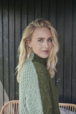 Pullover bicolore en torsades
 #12 | Burda Mailles n°18 - 2022
