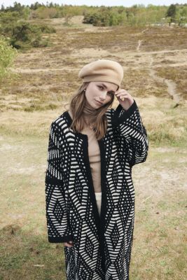 Manteau décoré de losanges
 #30 | Burda Mailles n°18 - 2022