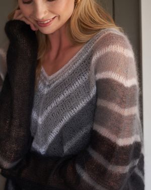 Pullover en dégradé de couleurs et avec une encolure en V
 #23 | Burda Mailles n°20 - 2023