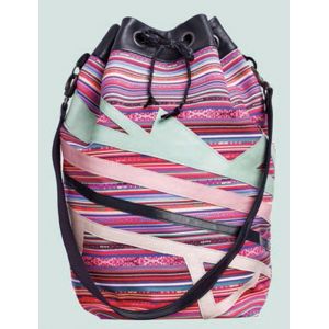 Customisation : décorer un sac avec des appliques en cuir