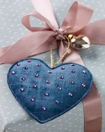Étiquette cadeau en velours n°135 | Burda Style 01/2022