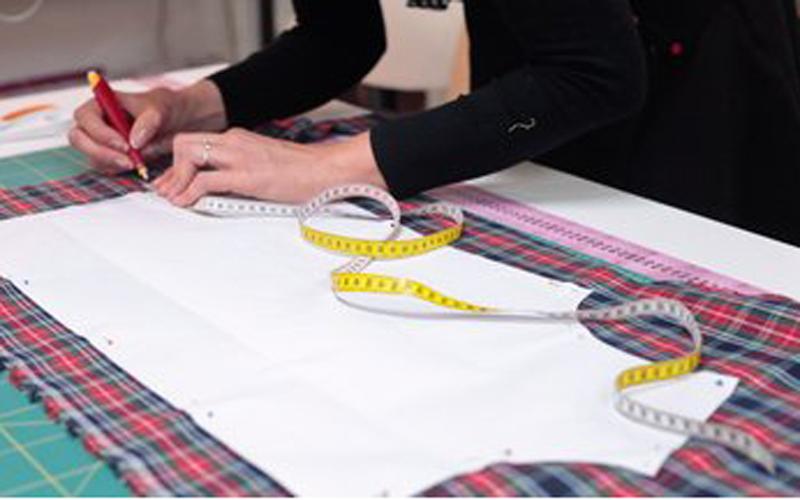 Cousu Main 9ème, la chemise d'homme à carreaux, un vrai casse-tête